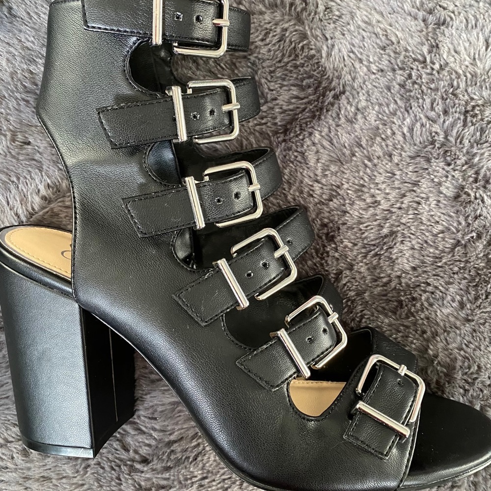 Jessica Simpson Gladiator Sandals - Picture 3 of 9